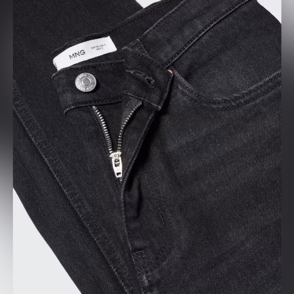 NWT. Mom comfort high-rise jeans. Size 16.